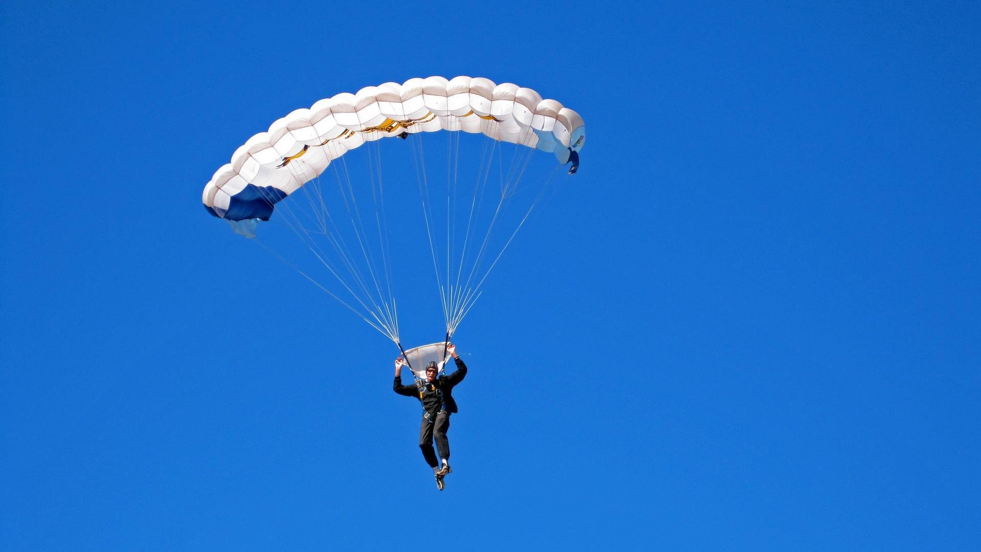 罚球战术策略在焦灼比赛中的应用，罚球线争球
