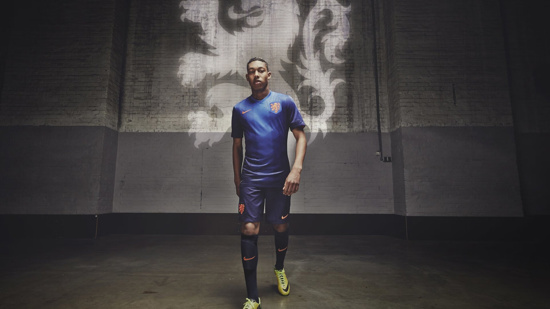 德甲球队在欧洲赛场表现亮眼,风头正劲,德甲将空场改为延期,欧洲五大联赛及欧战赛事全部停摆