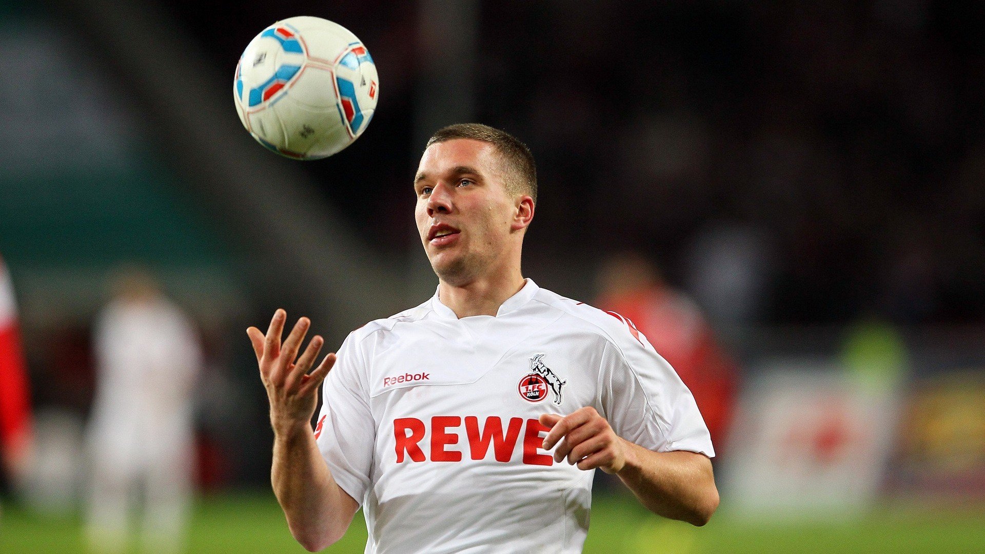 英超底部球队奋起直追,保级大战白热化,英超最低保级分