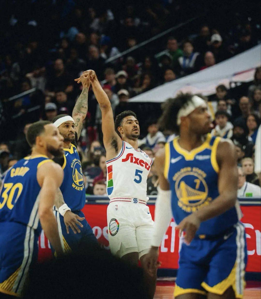 乐鱼体育:勇士队训练营:沙里奇展现防守意识,争夺轮换位置 乐鱼体育:勇士队训练营:沙里奇展现防守意识,争夺轮换位置