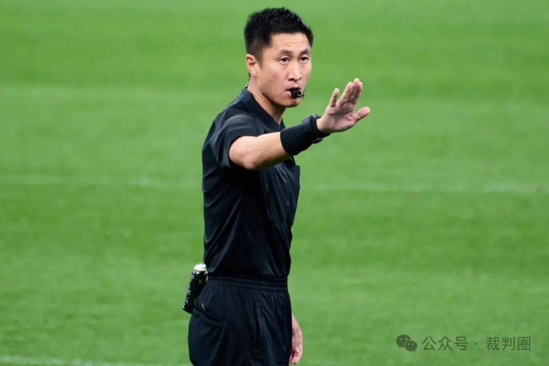 关于乐鱼体育:中超联赛裁判：执法水平提升与争议判罚减少的信息